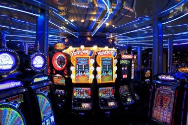 Sugar Rush slot game interface showing five reels, paylines, and bonus round on hbo9 slot
